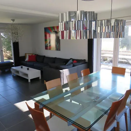 Sixine House Holiday home Ovifat