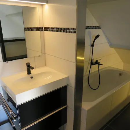 Sixine House, Long Weekend Special * Ovifat